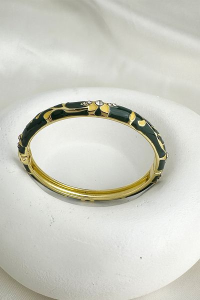 Modex Special Series Enamel Stone Clover Detail Handcuff Bracelet (Diameter: 6cm)
