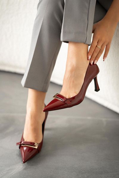 Parponi Women's Patent Leather Heeled Shoes with Eye Buckle Burgundy