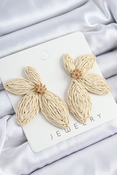 Store Half Flower Model Beige Color Women's Straw Earrings