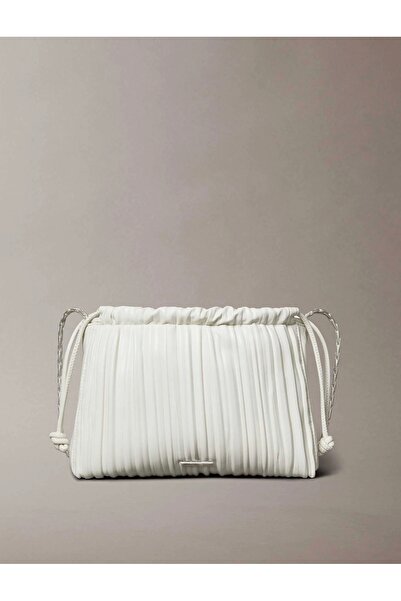 Calvin Klein Kadın İp Bağlamalı Büzgülü Metalik Logo Kabartmalı Beyaz Omuz Ça...