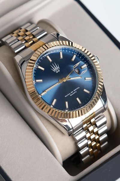 WATCHOFROYAL Crest Line Silver Gold Blue Wrist Watch