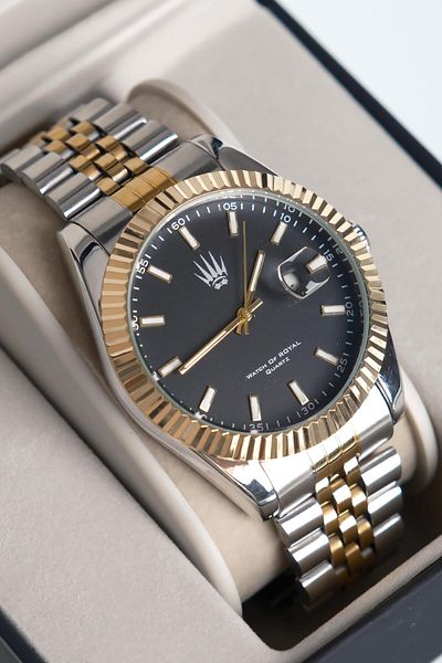WATCHOFROYAL Crest Line Silver Gold Black Wristwatch