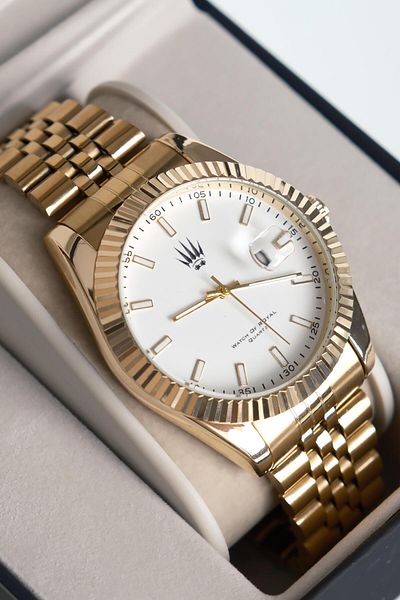 WATCHOFROYAL Crest Line Gold White Wristwatch