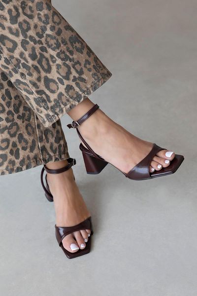 STRASWANS Solana Women's Heeled Blunt Toe Wrinkled Leather Sandals Burgundy