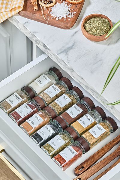 Kitchen Life 12-Piece Acacia Lid Square Glass Spice Jar Set / 56 Pieces Labels Gift / 12-Piece Spice Jar Set