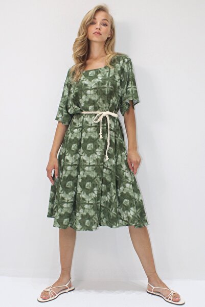 Trend Alaçatı Stili Γυναικείο φόρεμα με μοτίβο χακί με λαιμόκοψη άνετο υφαντό βισκόζη ALC-X14207