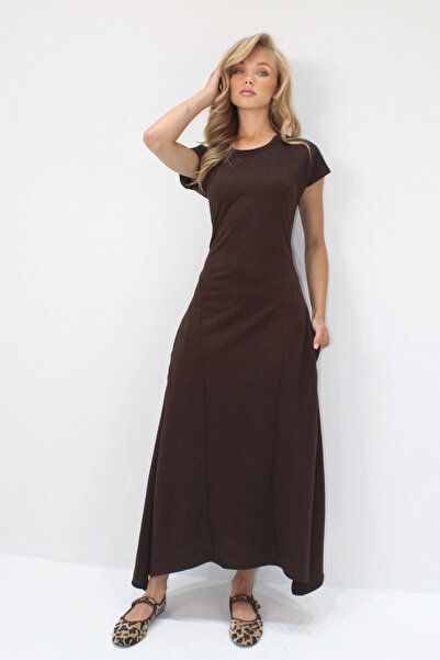 Trend Alaçatı Stili Dámské hnědé šaty s dvojitým výstřihem a dvojitou kapsou s detailním prošíváním Modalové látkové šaty bez rukávů ALC-X14213