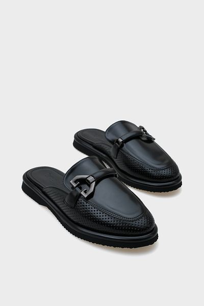 Capone Outfitters Mei Closed Toe Studded Women's Slippers