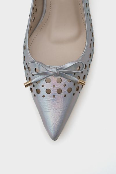 Capone Outfitters Дамски обувки Petunia със среден ток и шипове, остър връх, металически, с каишка презрамка