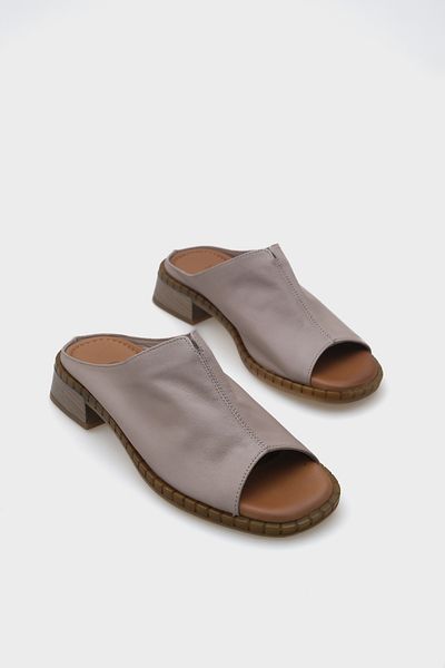 Capone Outfitters Δερμάτινες γυναικείες παντόφλες Nessy με κοντό τακούνι μονό λουράκι
