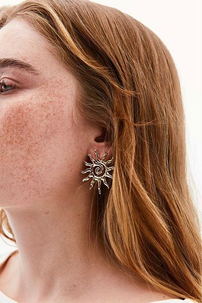 stravis Gold Textured Sun Earrings