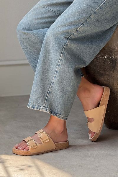 NİŞANTAŞI SHOES Γυναικείες παντόφλες Michelle Nude από γνήσιο δέρμα ματ επίπεδη σόλα με λεπτομέρεια διπλής πόρπης