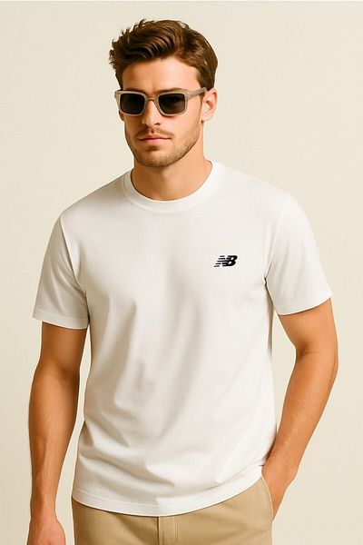 New Balance تي شيرت أبيض للرجال بشعار Nb Classic Basic