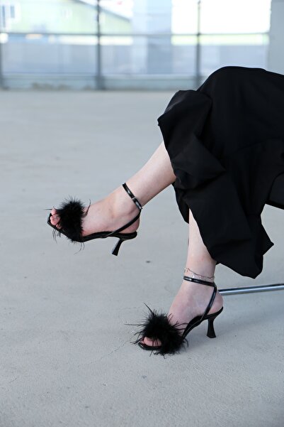 Letafia Diva Tüylü Siyah Kadeh Topuklu Ayakkabı