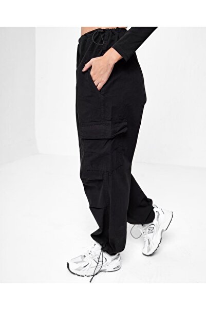 DENİKK Yudoowear, parasut kumas siyah renk pantolon.