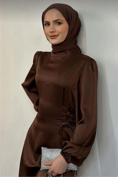 Suedcollection Βραδινό Σατέν Φόρεμα με Πλαϊνό Δεμένο Σχοινί Καφέ 583272