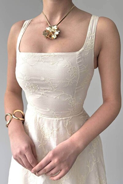 Julidress Nakışlı Çiçek Desenli Astarlı Askılı Midi Uzun Boy Premium Keten Elbise