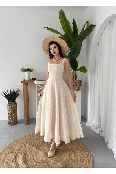 Julidress Bej Kabartma Çiçek Desenli Astarlı Askılı Midi Uzun Boy Premium Keten Elbise