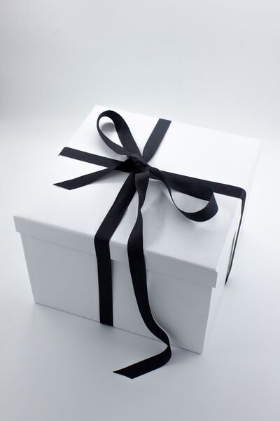 carton box Büyük Beyaz Hediye Kutusu 27 X 27 X 19 Cm Karton Kutu - 1049_gift - B271049g-box Yılbaşı Kutu