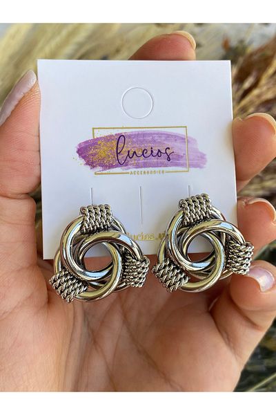 Lucios Love Knot Nail Earring with Golden Craftsmanship