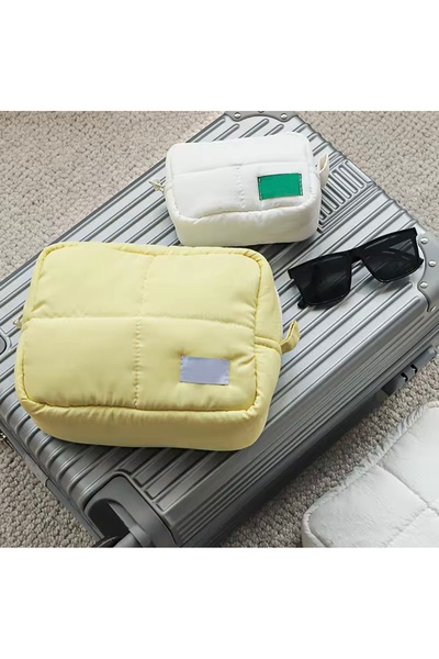 womistore Дамска чантичка за гримове, ватиран козметичен органайзер с голям к...