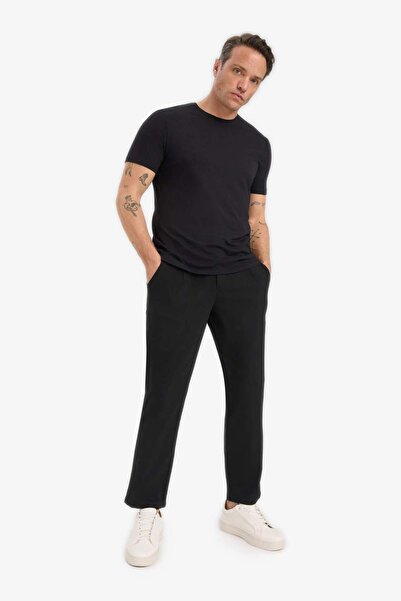 DeFacto Slim Fit, schmal geschnittenes Basic-T-Shirt aus Modal-Baumwoll-Mischung mit Rundhalsausschnitt, einfarbig, schwarz, kurzärmelig, M6606AZ24