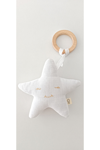 O&G Collection Ay-Yıldız %100 Pamuklu Müslin Oyuncaklı Doğal Ahşap Diş Kaşıyıcı / Bebek Odası Dekoru