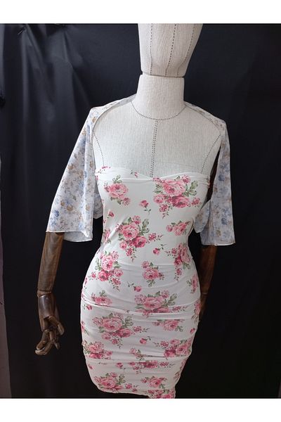 es moda shop Ariane Print Chiffon Short Sleeve Shawl Off White- Blue