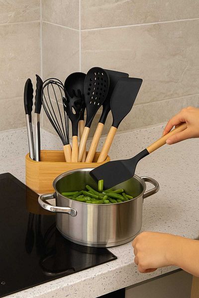 Pembishayatlar High Quality Bamboo Handle Fireproof Silicone Kitchen Set - 8 Pieces