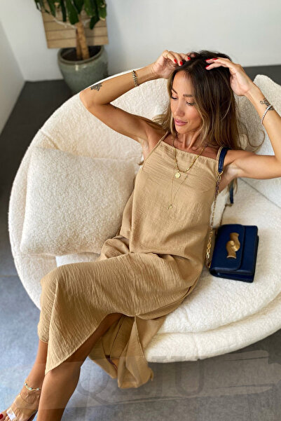 Qaju Φόρεμα Camel λινό με λουράκι και σχισμή