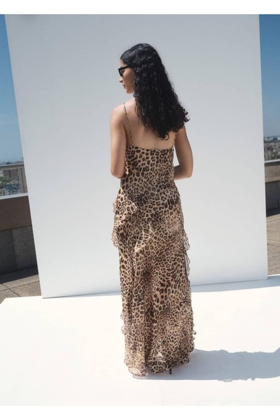 MANGO Woman Leopar desenli volanlı yırtmaçlı elbise