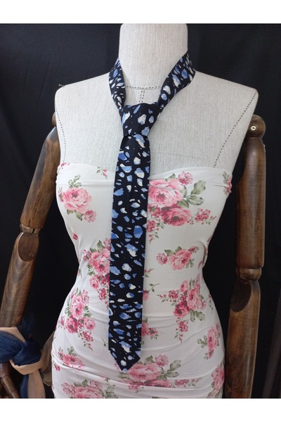 es moda shop Floquet Linen Women's Tie