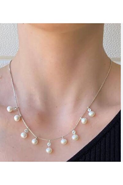 Generic Brand Reflect Your Elegance with the Shiny Beaded Stone Pearl Necklace