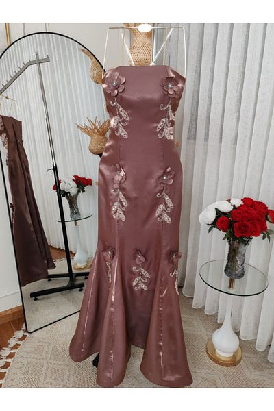 Nice Model Elegant Burgundy Mermaid Evening Dress with Floral Embroidery - Strapless Formal Gown