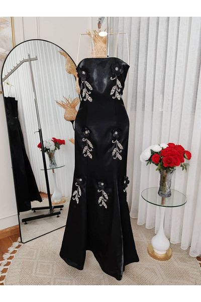 Nice Model Elegant Burgundy Mermaid Evening Dress with Floral Embroidery - Strapless Formal Gown
