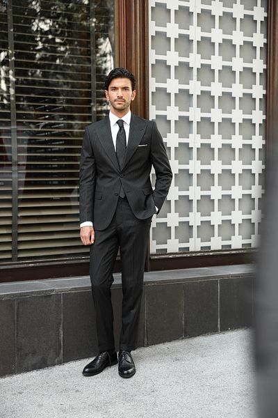 AEK FIORE Men's Black Striped Suit