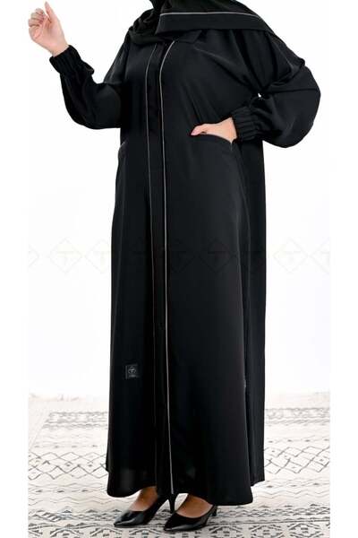 Toga Black shoulder abaya with pockets by Fattoun
