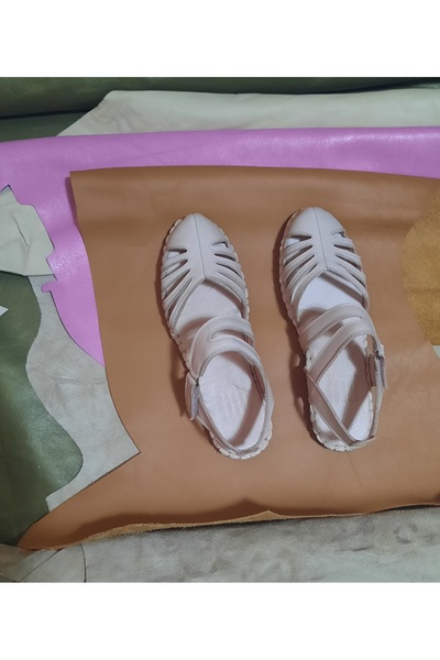 KAPAR Ελαφριά, εύκαμπτα κρεμ σανδάλια Velcro από 100% γνήσιο δέρμα εσωτερικά και εξωτερικά