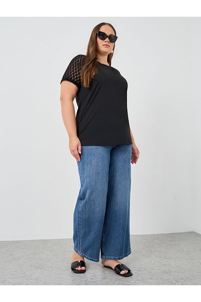 Styli Plus Size Solid Lace Short Sleeve Longline T-Shirt