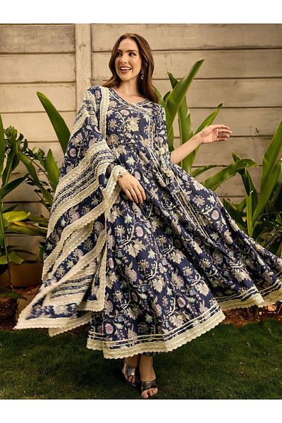 Ishin By Styli Printed V-Neck Kurta with Trousers and Dupatta Set