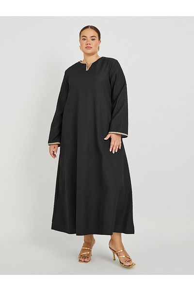 Styli Plus Size Textured Notch Neck Jalabiya with Lace Detail