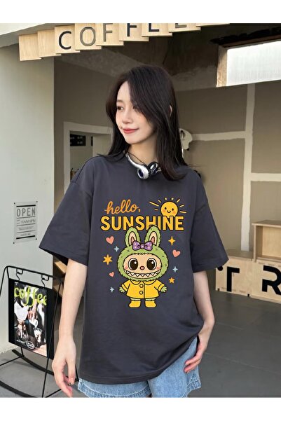 Minga London Tricou supradimensionat cu imprimeu Hello SunShine Labubu afumat...