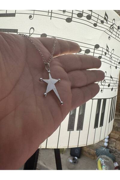 Yuchicly قلادة للرجال والنساء على شكل نجمة - أنيقة وبسيطة وذات طابع عميق