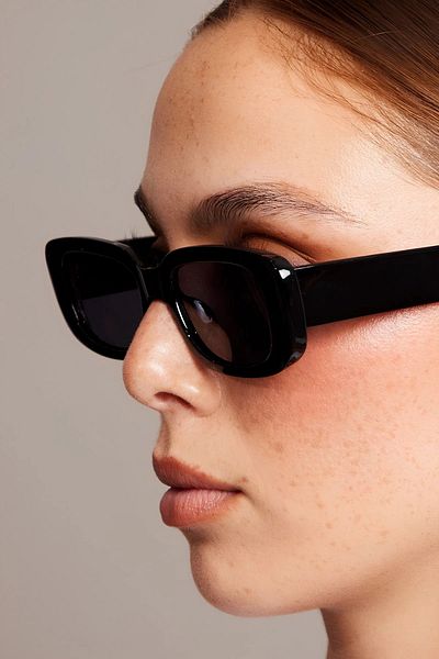 Tonny Black Women's Black Retro Rectangular Sunglasses