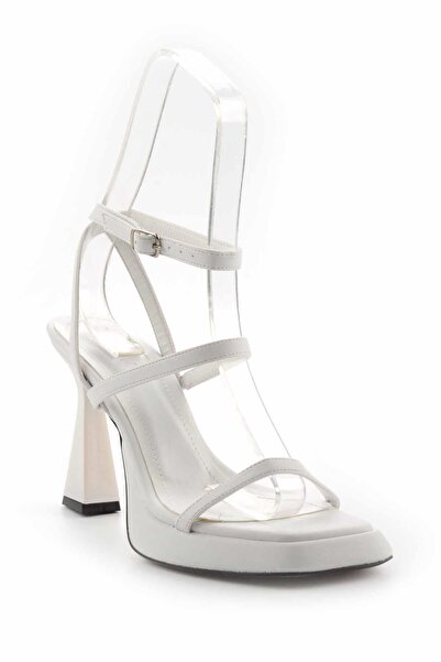 Bambi Bílé dámské klasické boty na podpatku K05215163909