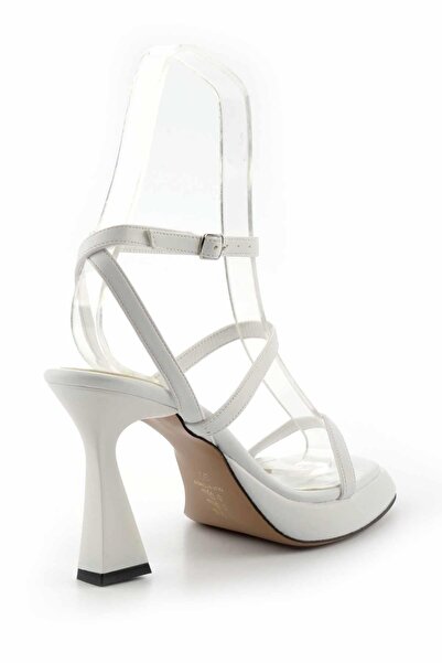 Bambi Bílé dámské klasické boty na podpatku K05215163909