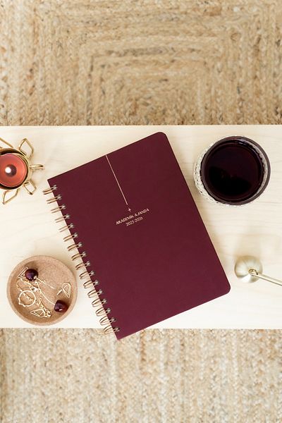 Matt Notebook Agendă academică A5 din in 2025-2026 în spirală 15x21 cm - 17 luni roșu claret