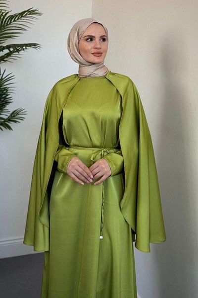 MERVEN AKYÜZ Βραδινό φόρεμα Elior Cape Satin Oil Green