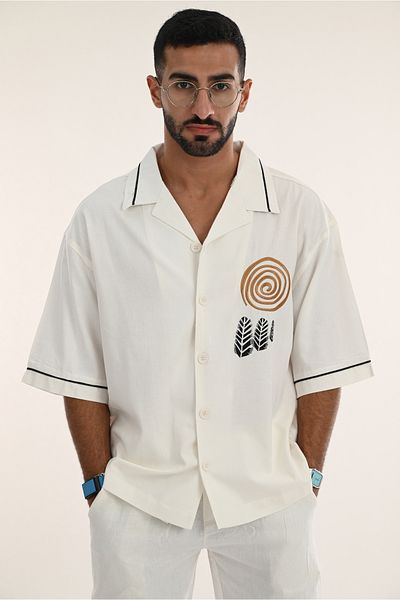 SWAG SA Summer shirt with attractive embroidery and a distinctive print