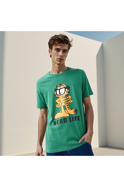 FAV Garfield Print Crew Neck T-shirt
